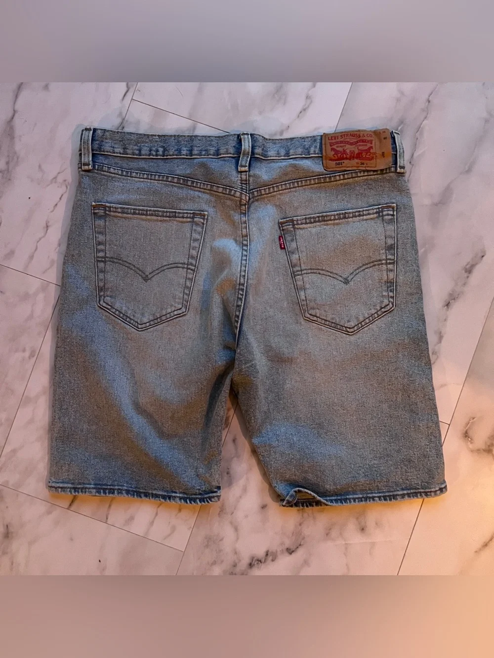 Levi's 501 Men's Light Blue Denim Shorts W36 L9 buttonfly.